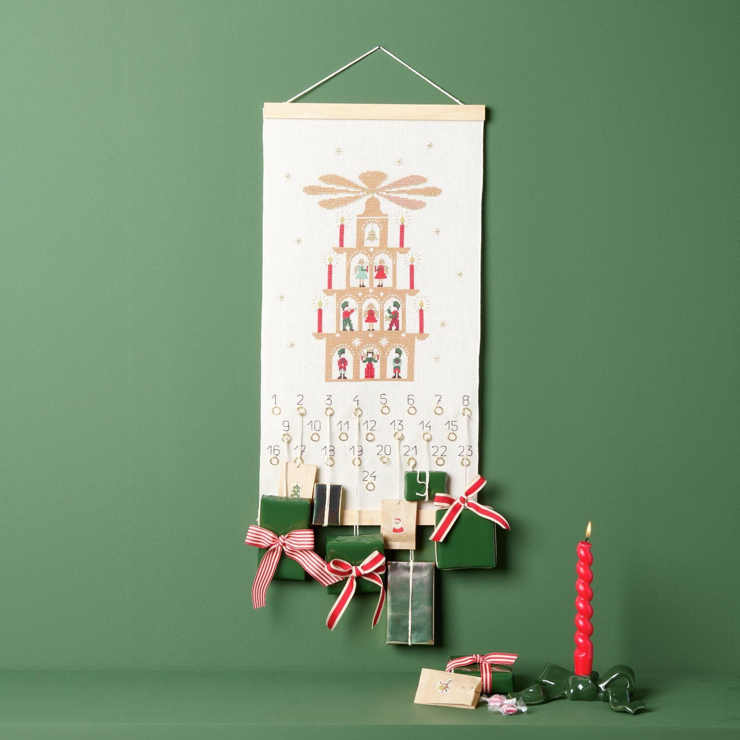 Kit point de croix - Calendrier de l'Avent à broder