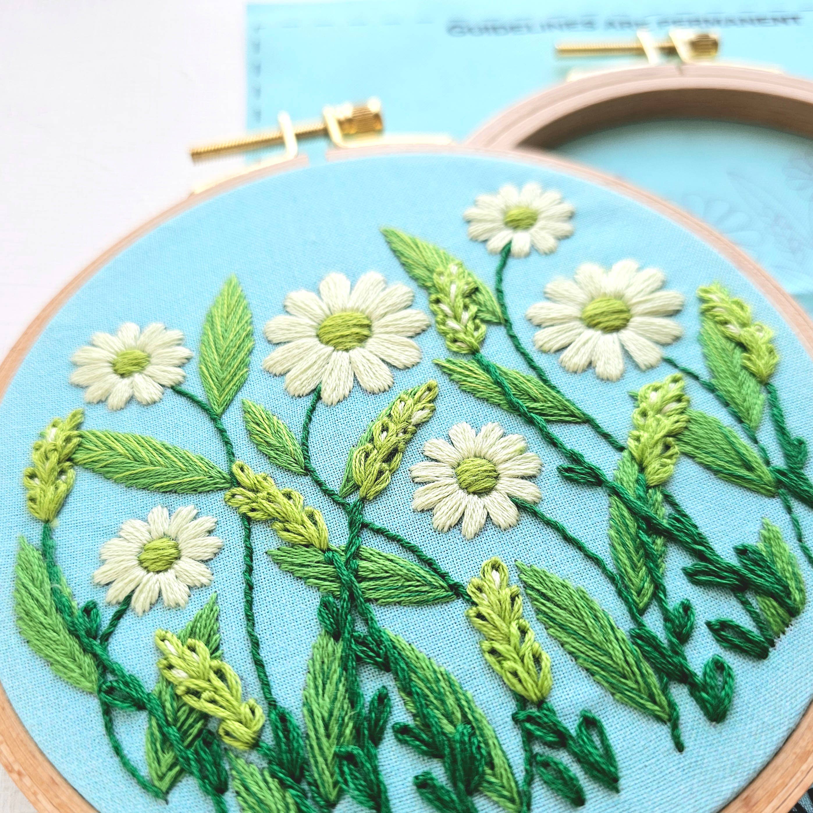 Kit de broderie Daisy Field pour débutants