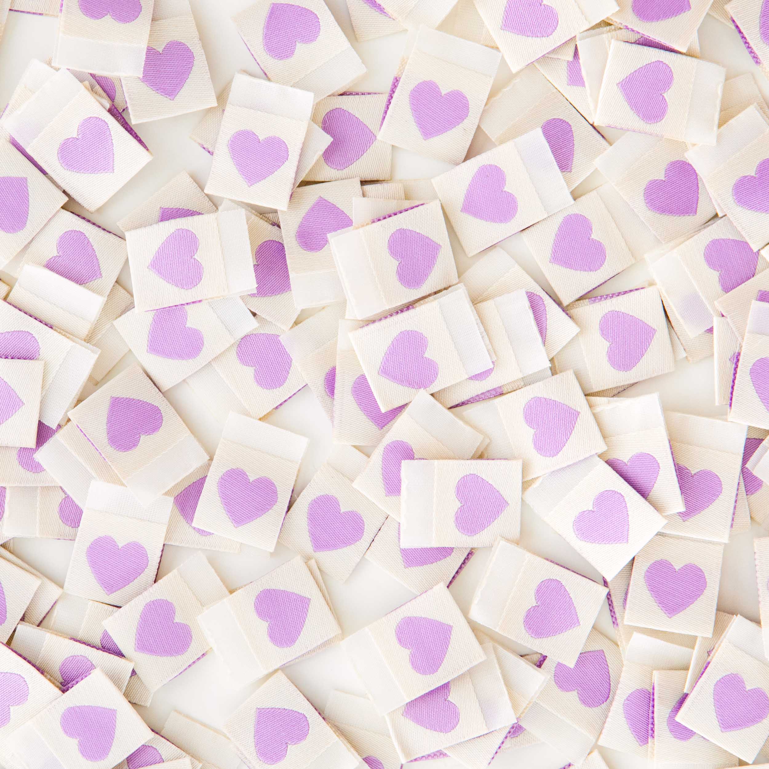 Étiquettes tissées cœurs violets