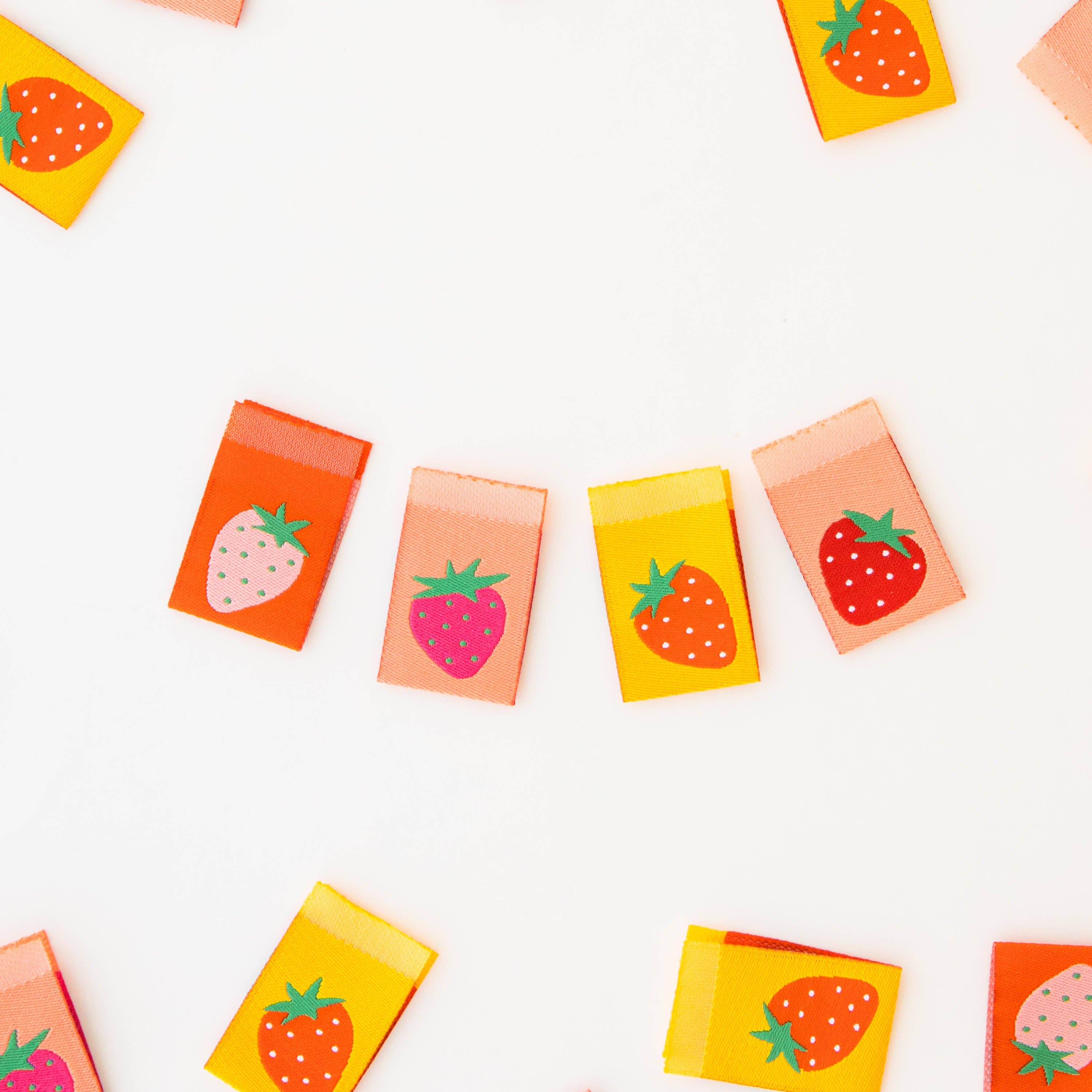 Étiquettes à coudre tissées Fraise