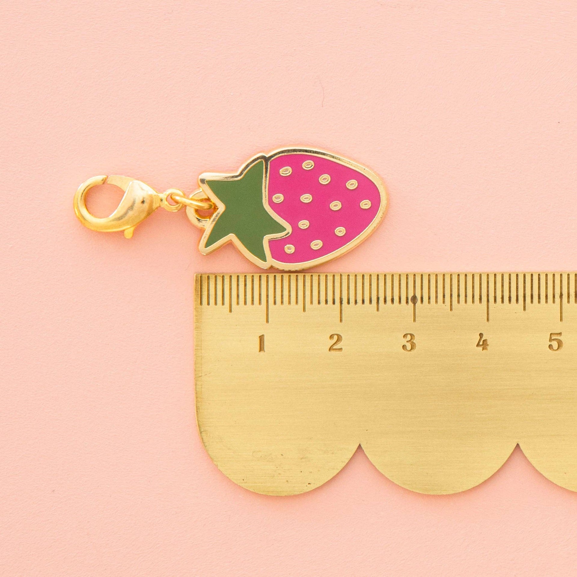 Anneau marqueur ou pendentif amovible en émail fraise