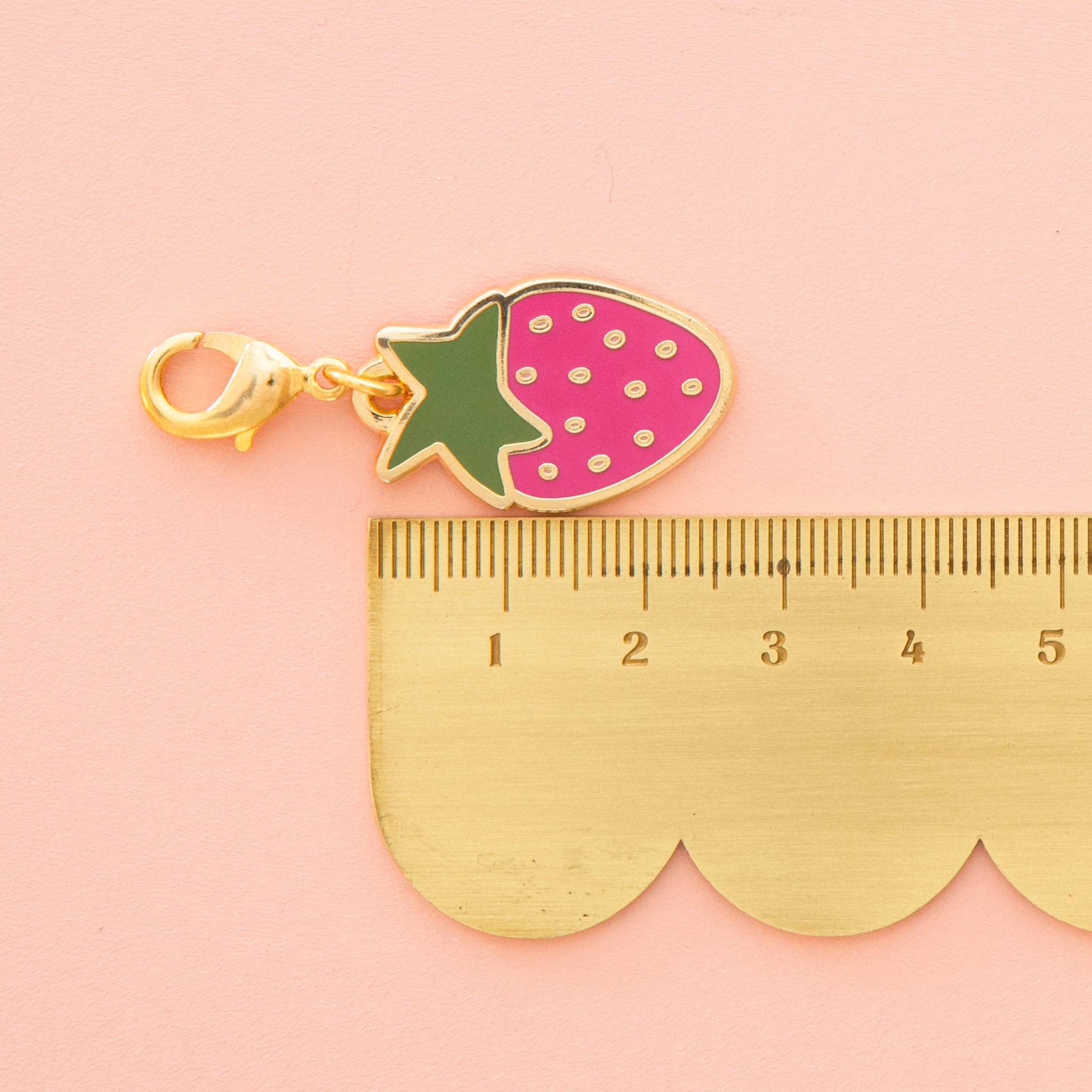 Anneau marqueur ou pendentif amovible en émail fraise
