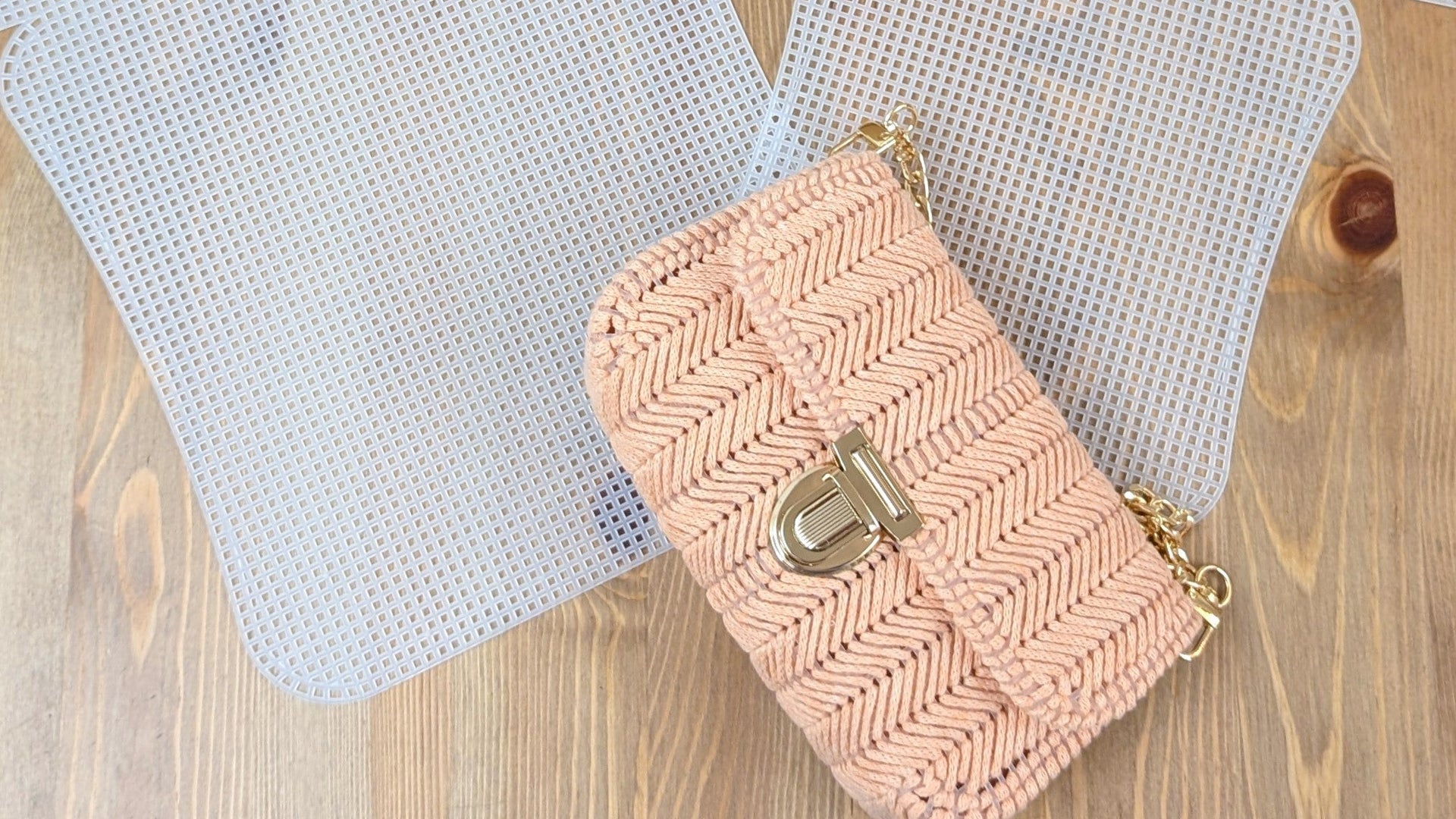 Grille caneva pour sac à main