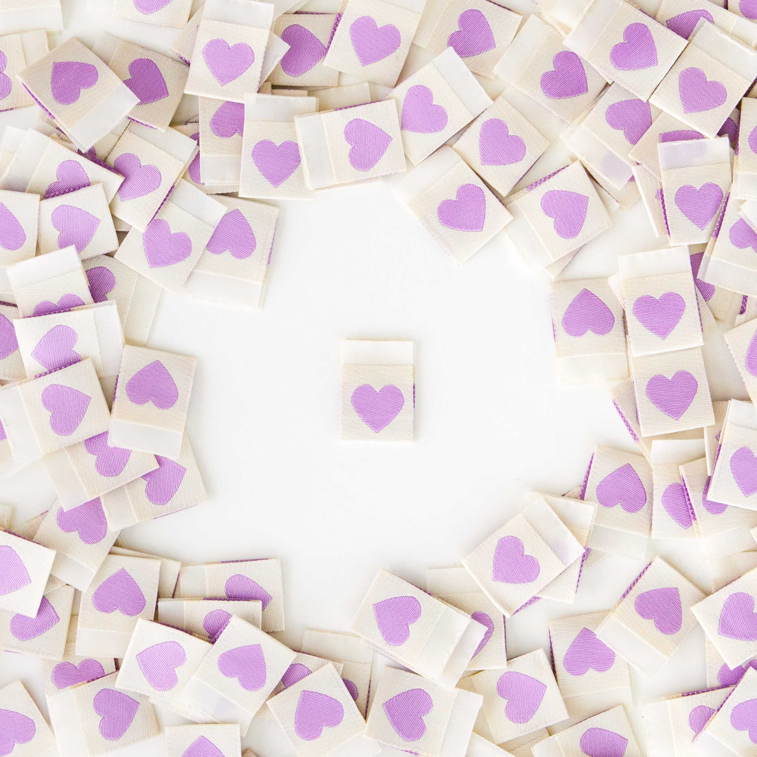 Étiquettes tissées cœurs violets