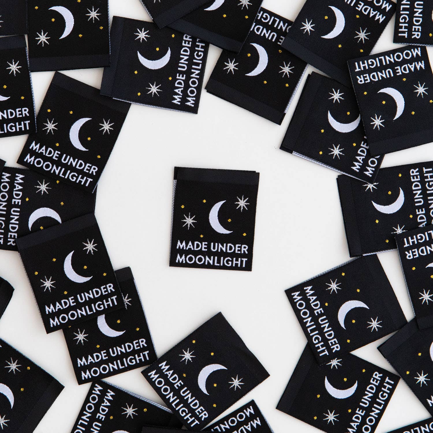 Fabriqué au clair de lune - Étiquettes à coudre pour vêtements tissés