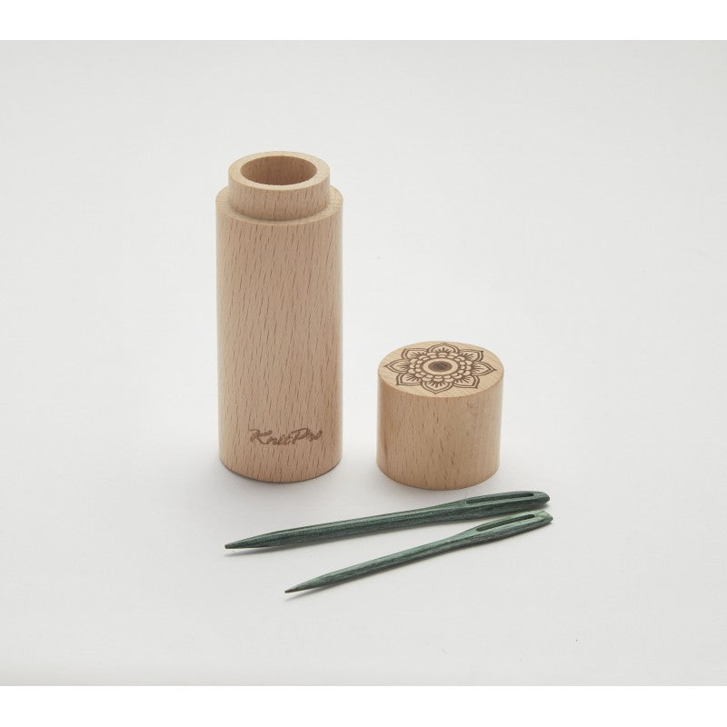 Aiguilles à laine et boîte en bois