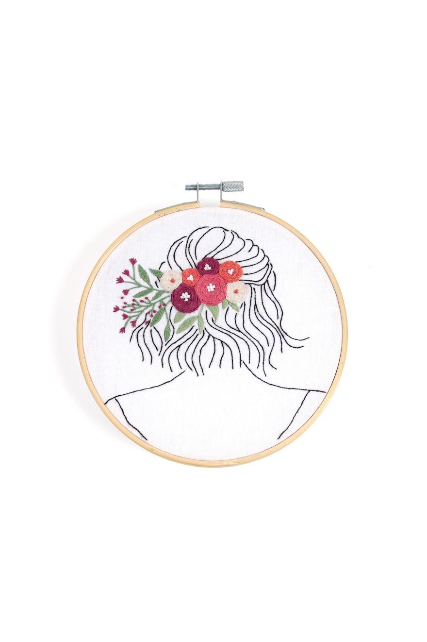 Coiffure florale - Broderie traditionnelle