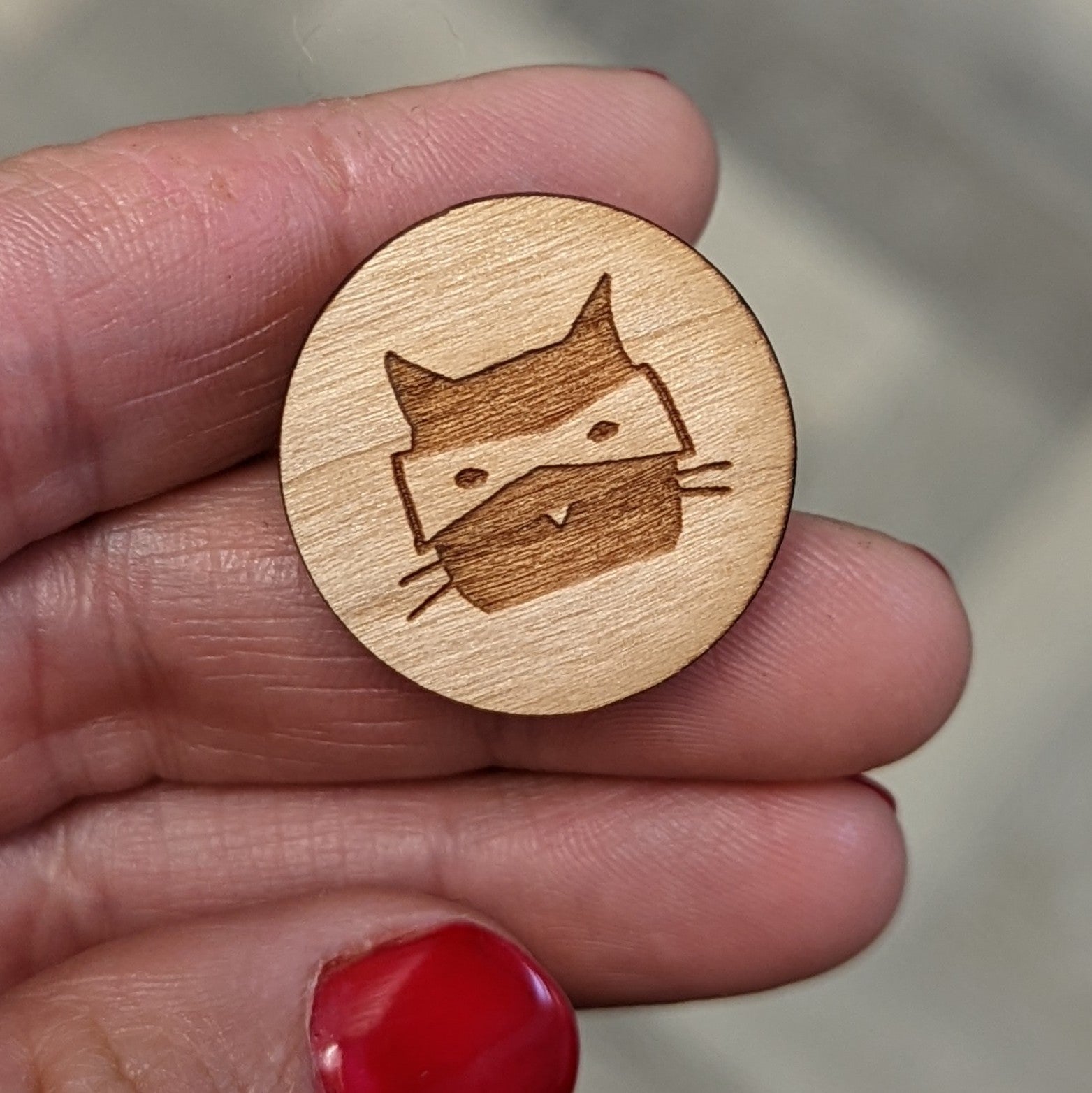 Pin's Le Chat qui Tricote - bois