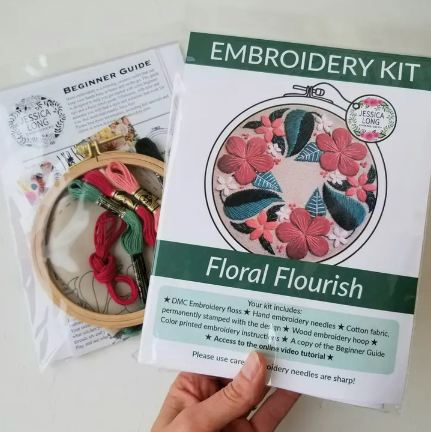 Kit broderie Floral Flourish - fond beige