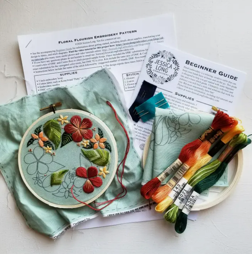 Kit broderie Floral Flourish - fond beige