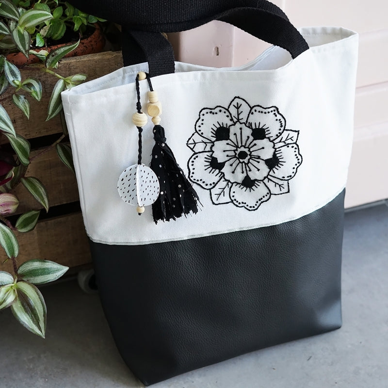 KIT BRODERIE - Black Mandala